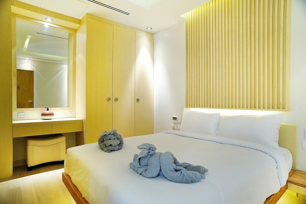 Beachfront Phuket Seaview Suites