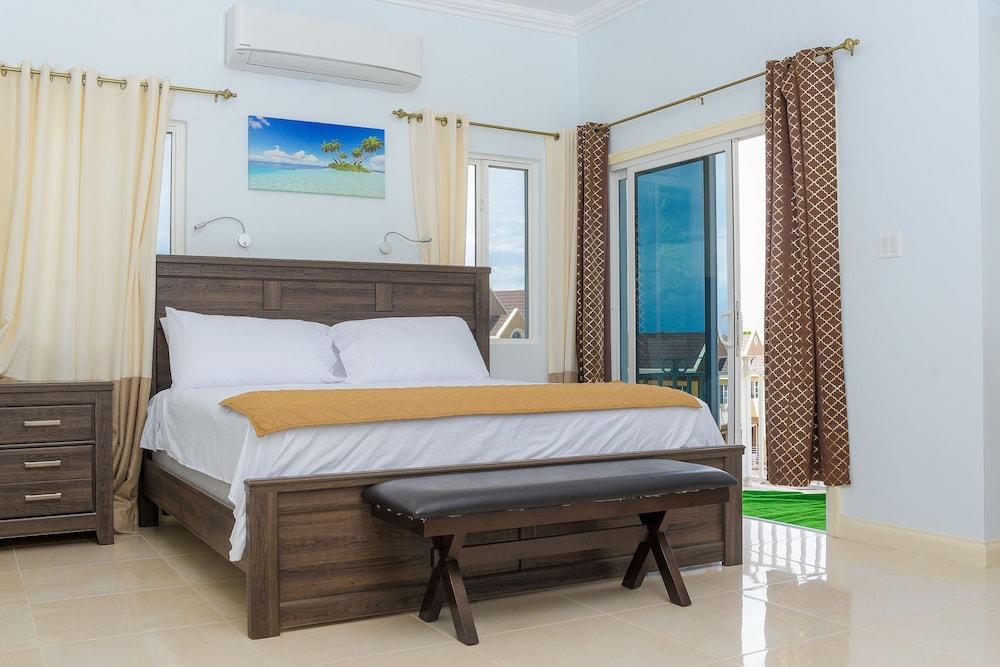 Tropical Luxury Dreams