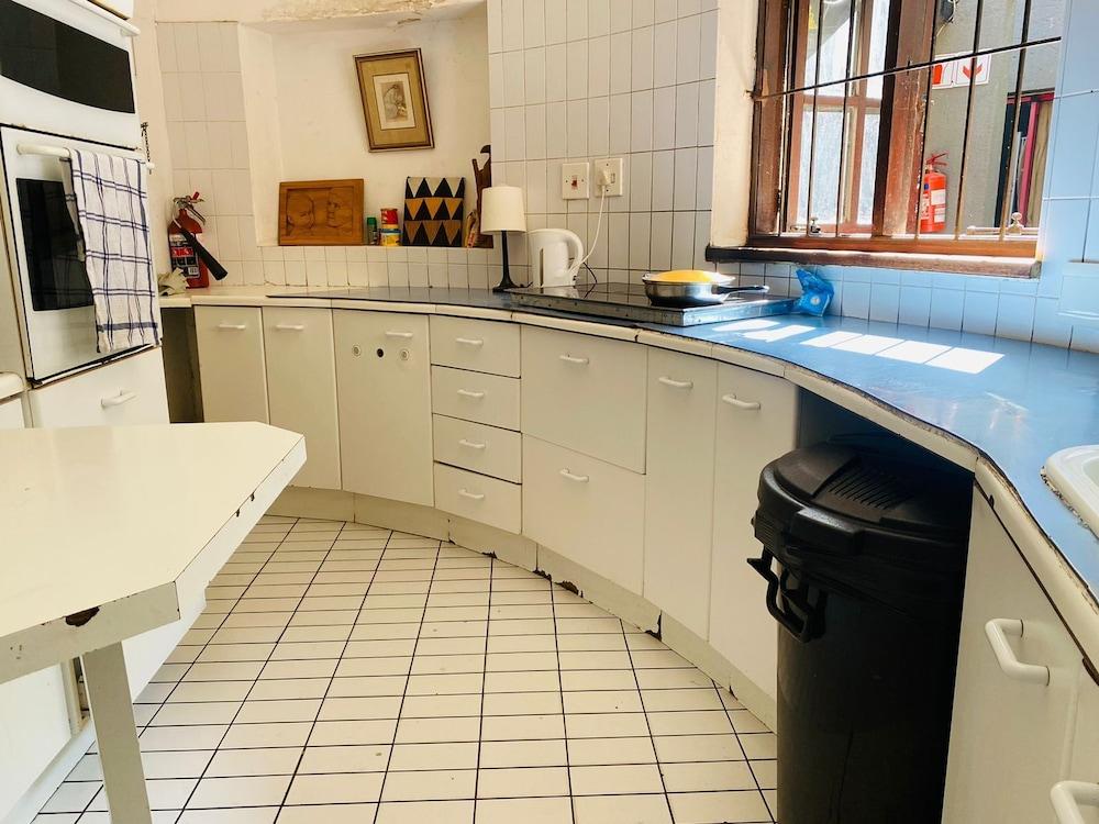 Rosebank Lodge & Backpacker