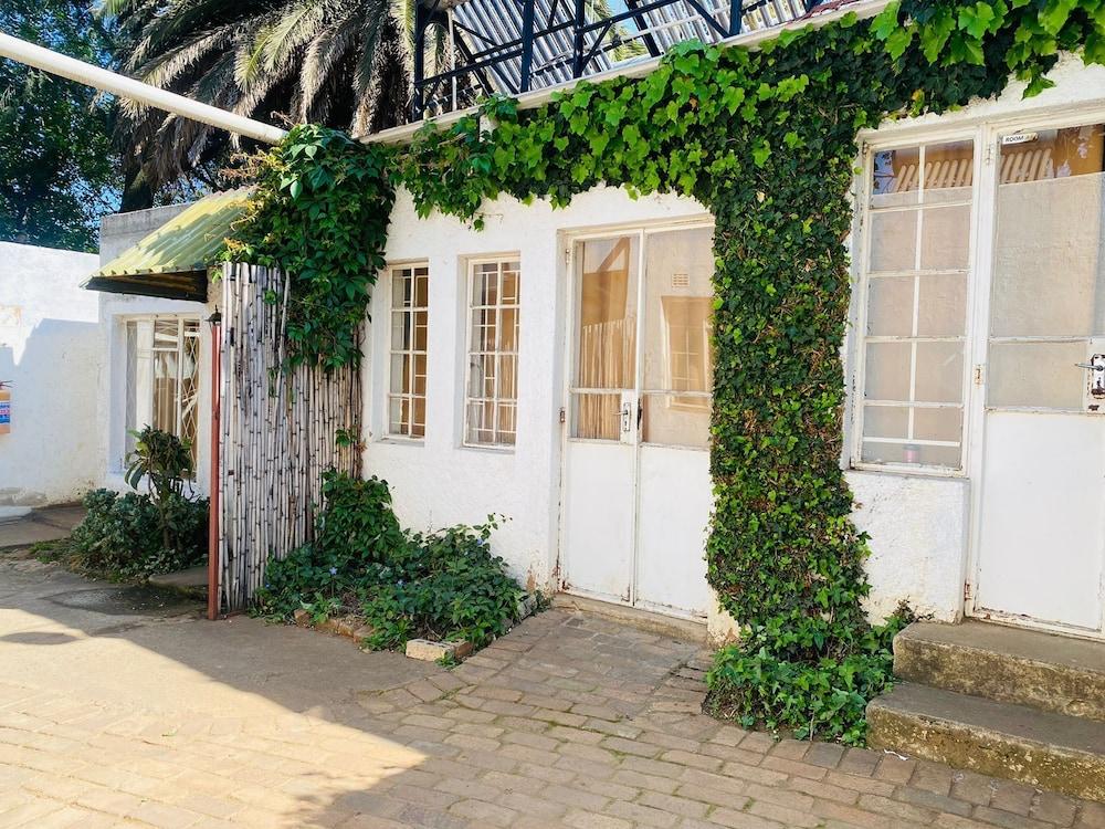 Rosebank Boarding Hostel