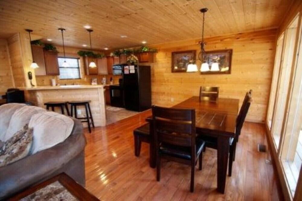 Cloud Nine - 5 Bedrooms, 5 Baths, Sleeps 16 Home by Redawning