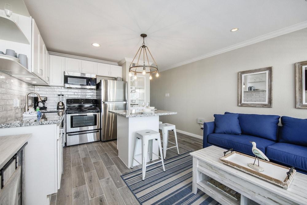 Seascape 1304 Studio Bedroom Condo by RedAwning