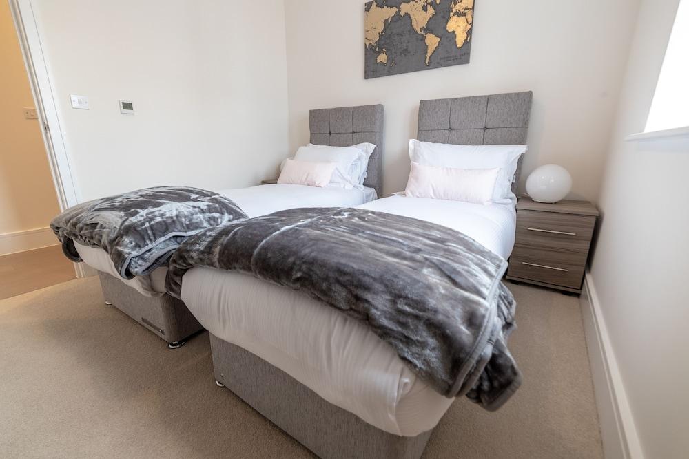 Reading Green Park Village Serviced Apt