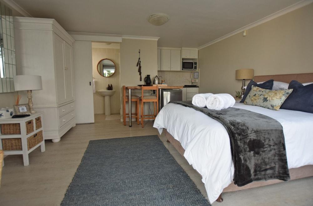 Dolphin House Apartments