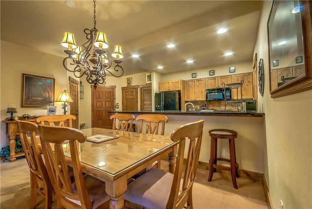 Champagne Lodge 3201