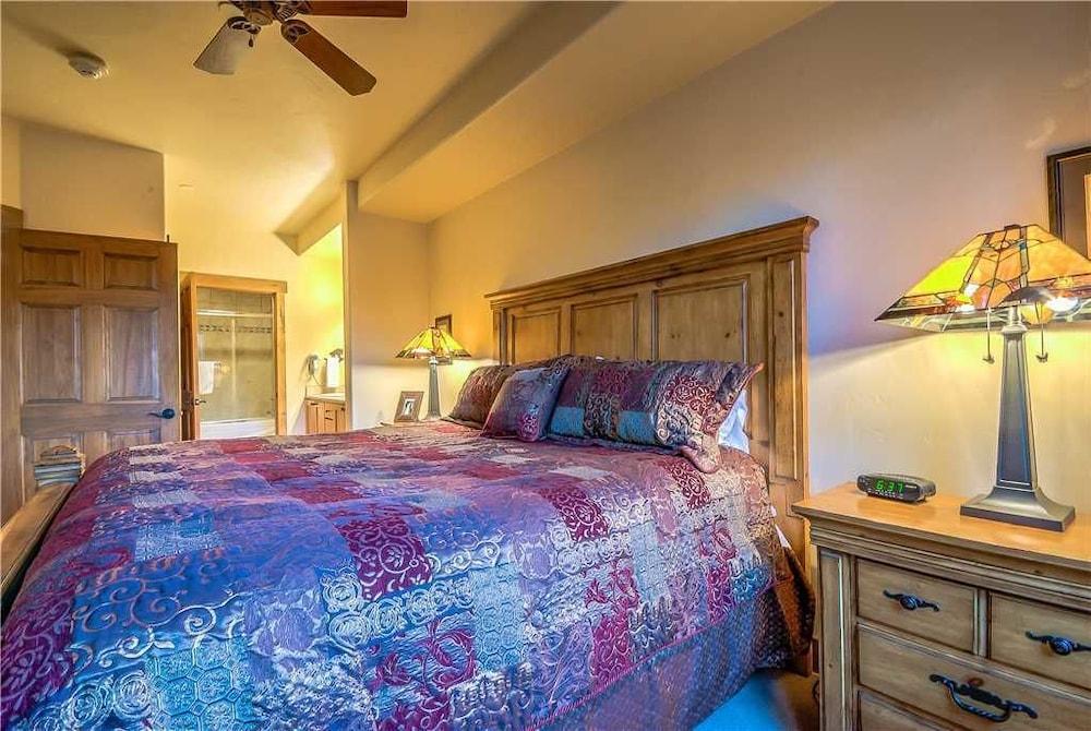 Champagne Lodge 3201