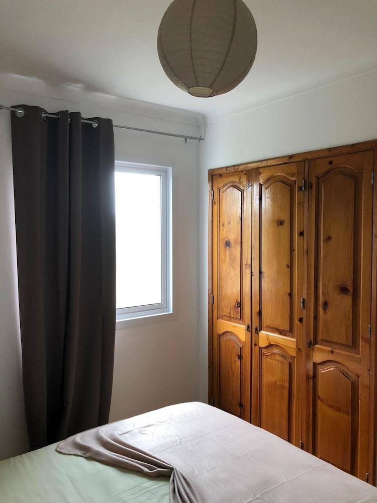 House With 2 Bedrooms in Pico da Pedra, With Wonderful sea View and Enclosed Garden Near the Beach