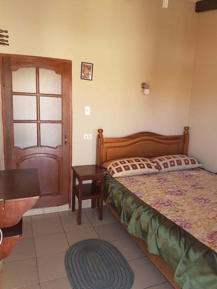 Alojamiento El Turista - Hostel