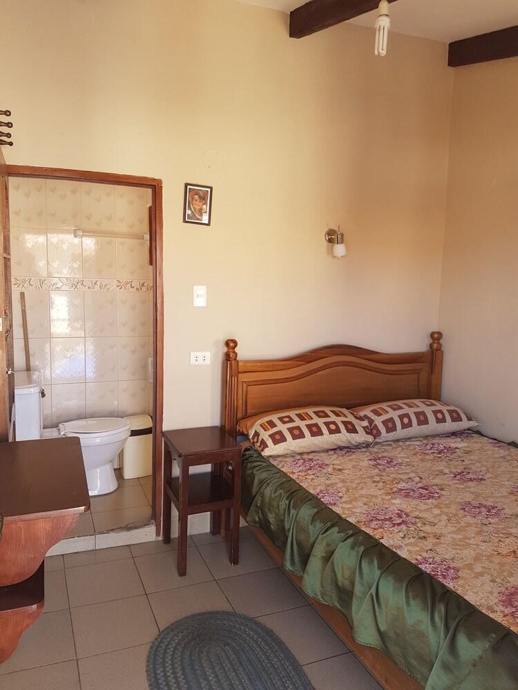 Alojamiento El Turista - Hostel