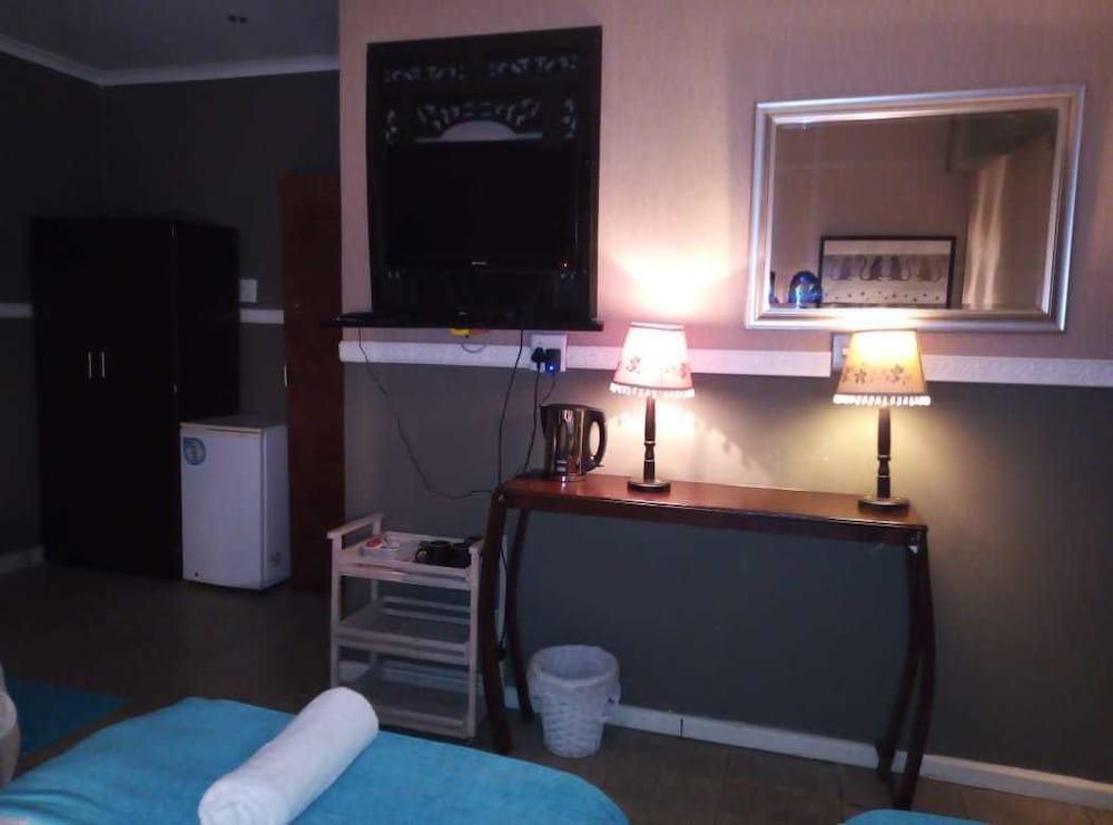 Bread & Barrel Bellville  Guesthouse