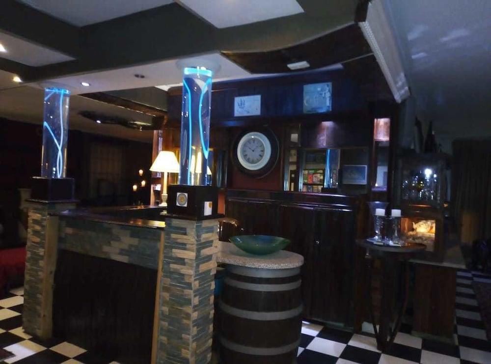 Bread & Barrel Bellville  Guesthouse