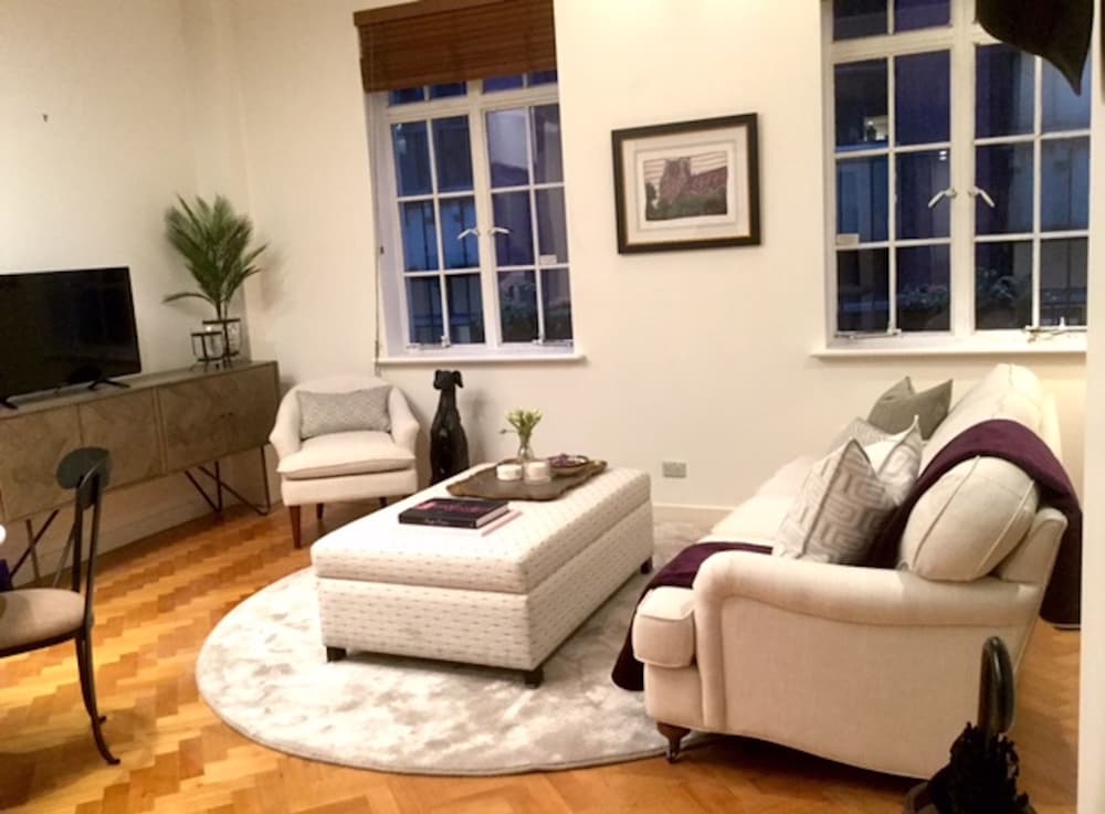 StayCentral - Little Paris (Melbourne CBD)