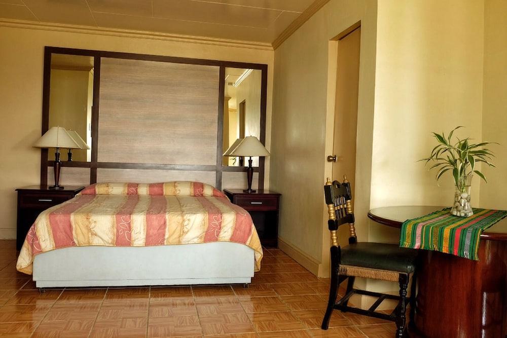 Playa Papagayo Beach Inn & Restaurant