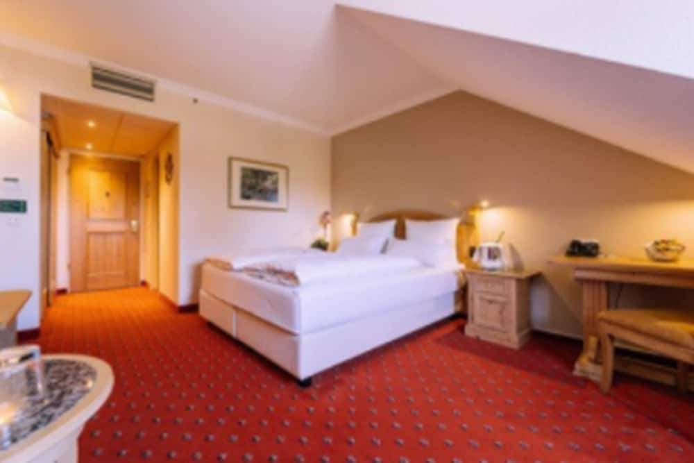 Atomis Hotel Munich Airport by Mercure