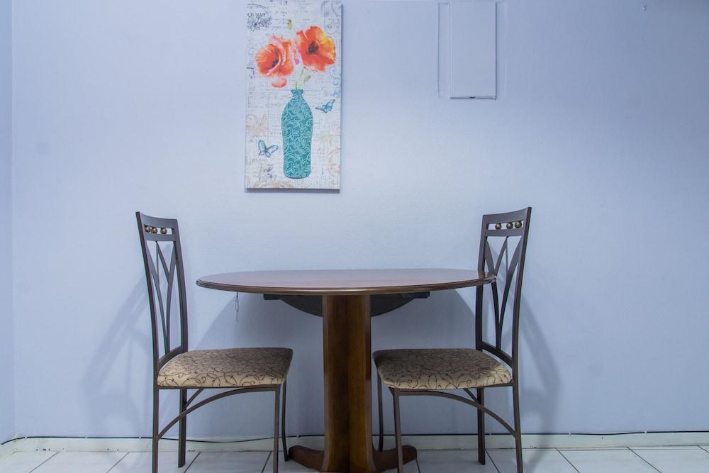 Oakland LR by Pro Homes Jamaica