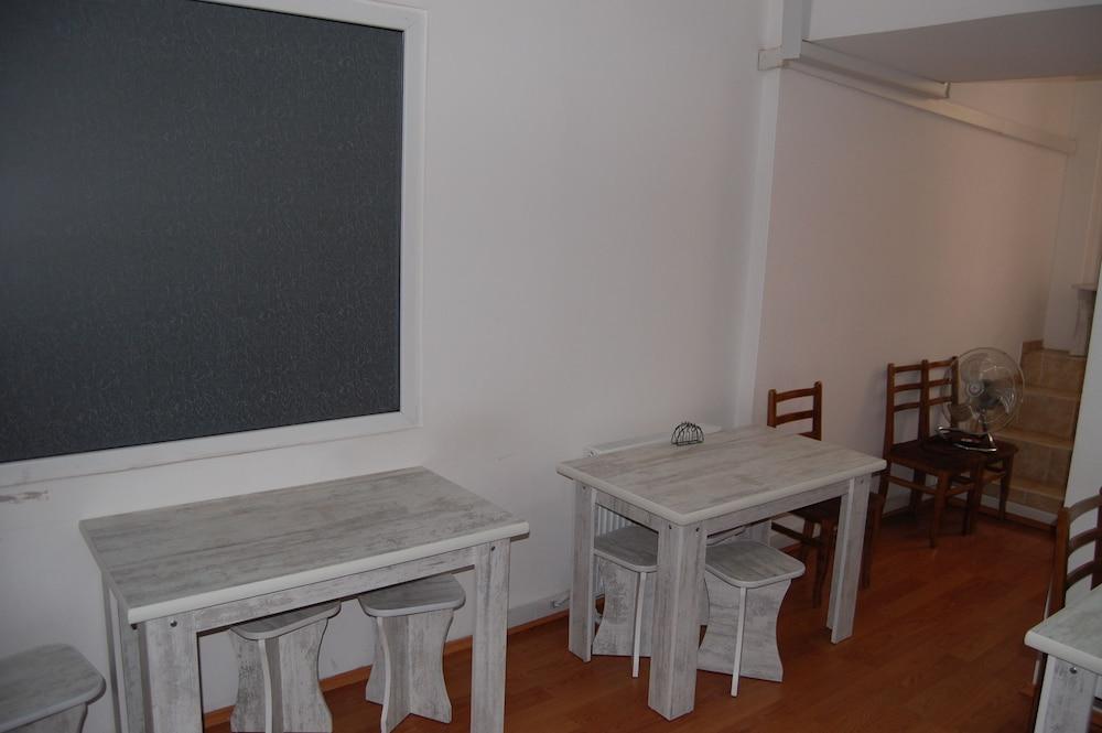 Chacha & Wine Hostel