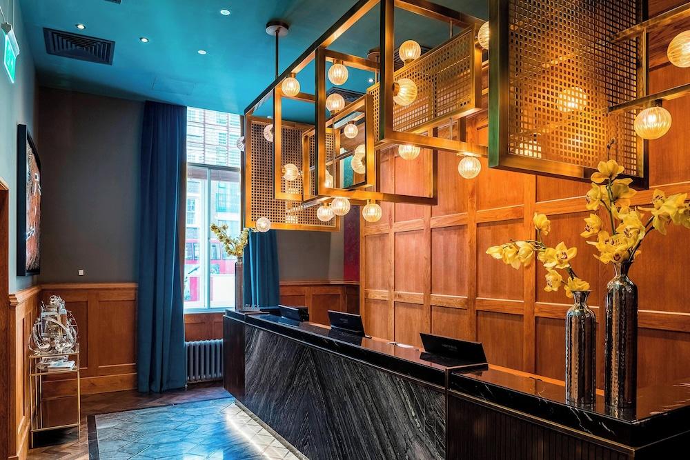 The Dixon, Autograph Collection