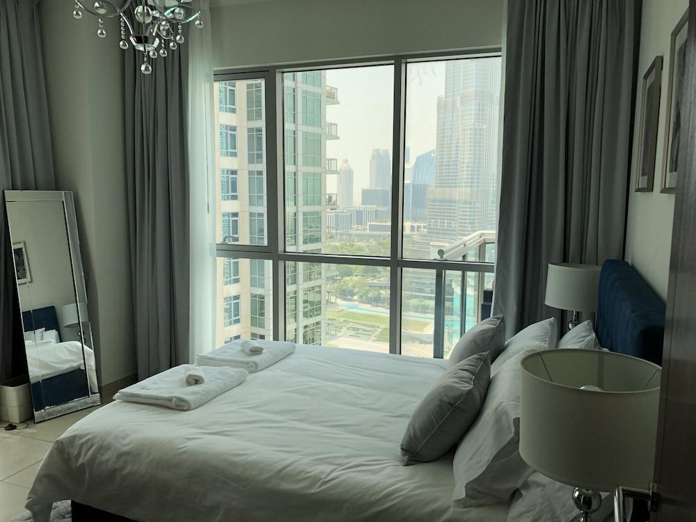 Ultimate Stay 4BR Burj Khalifa view