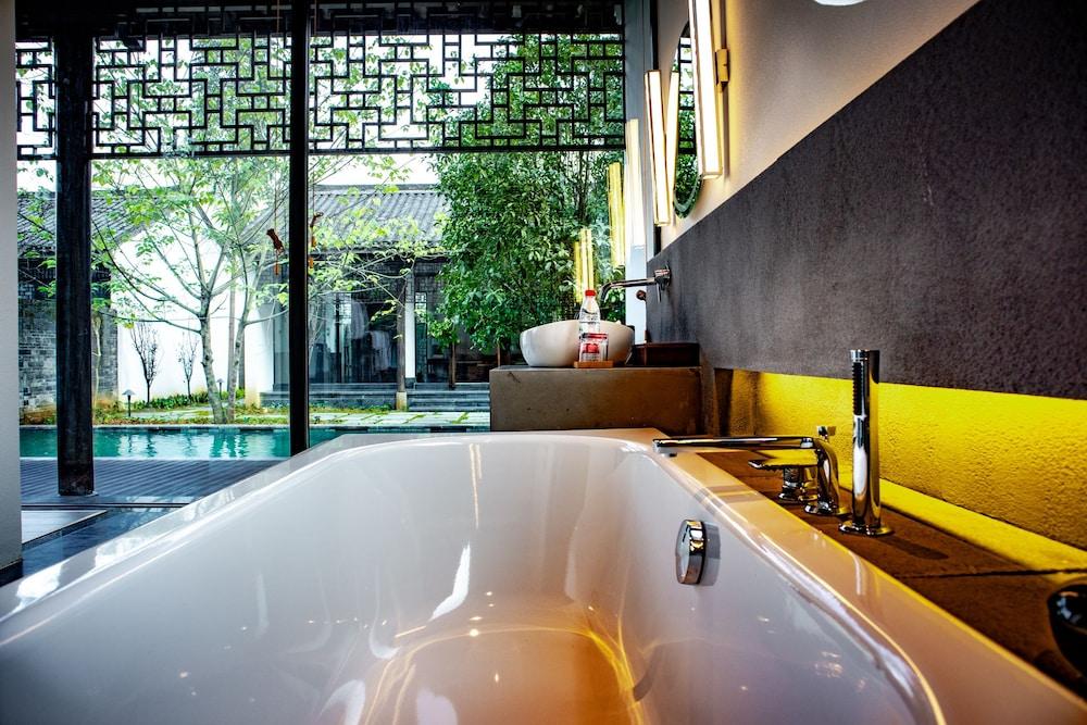 Kayumanis Yangshuo Private Villa & Spa