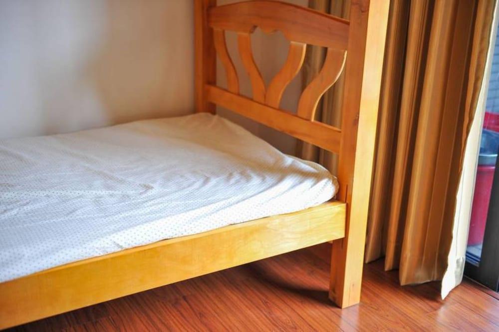 Yi Jia Ren Hostel