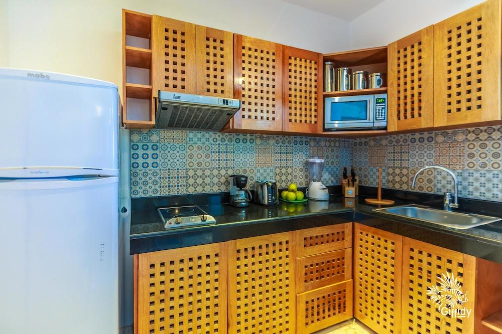 Deep Blue Condos - 302