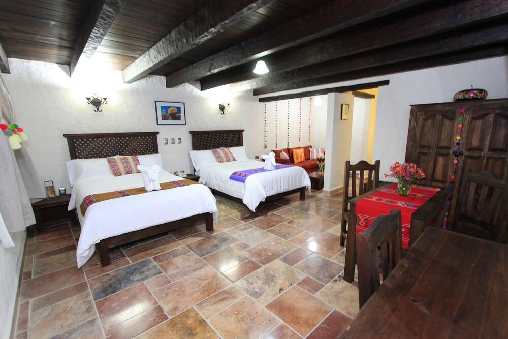 Plaza San Cristóbal Inn