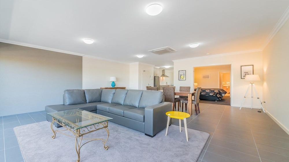 Thompson Avenue Apartments - 3