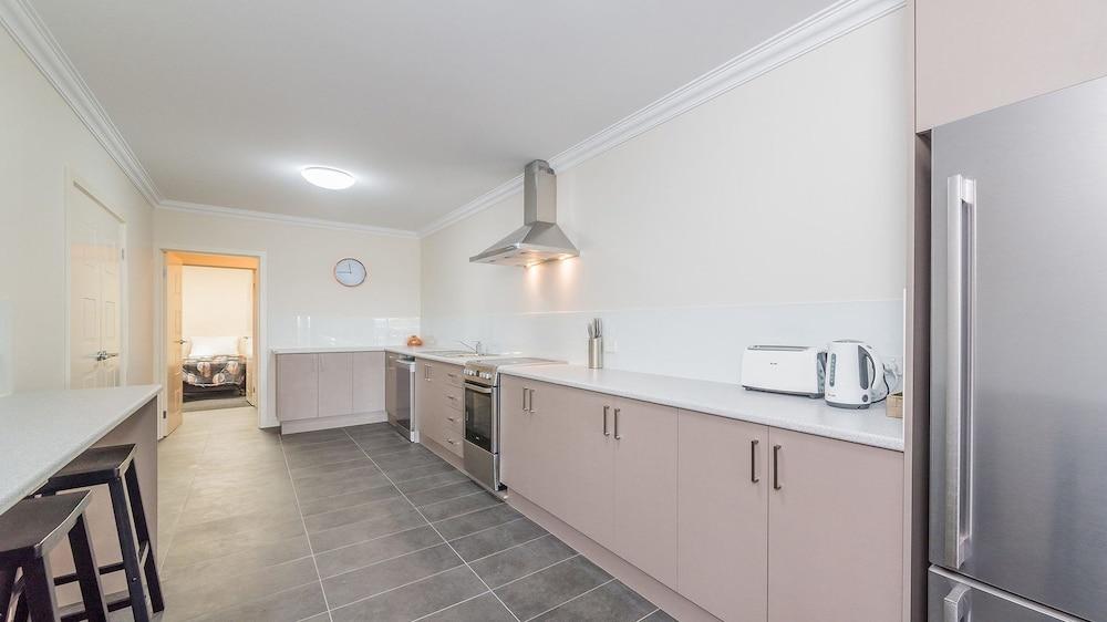 Thompson Avenue Apartments No.1