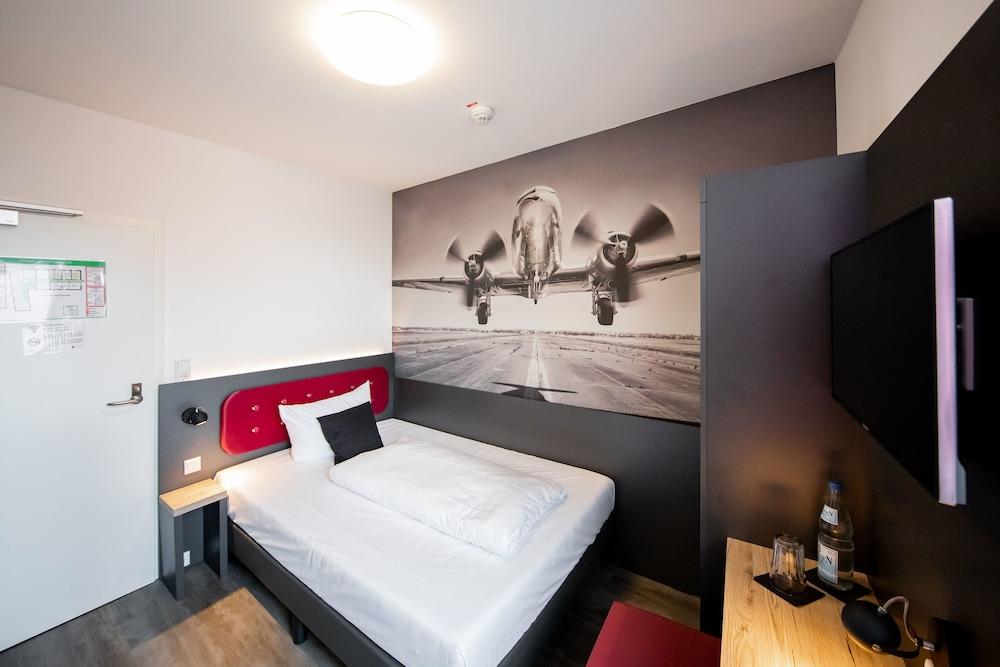 SMARTY Airport Cologne Hotel