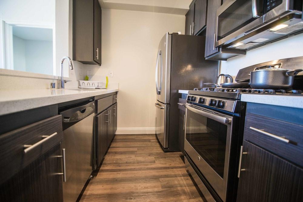 Prime Walking Distance to UCLA N309