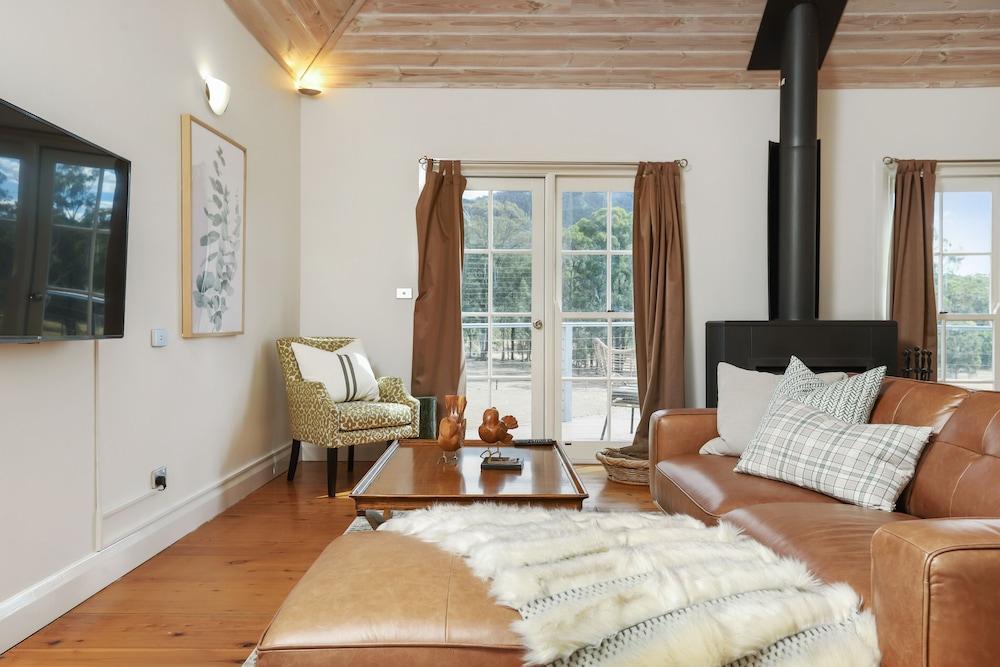 Brokenback Views Country Estate