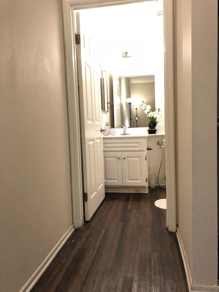 Prime Location For UCLA Students S209