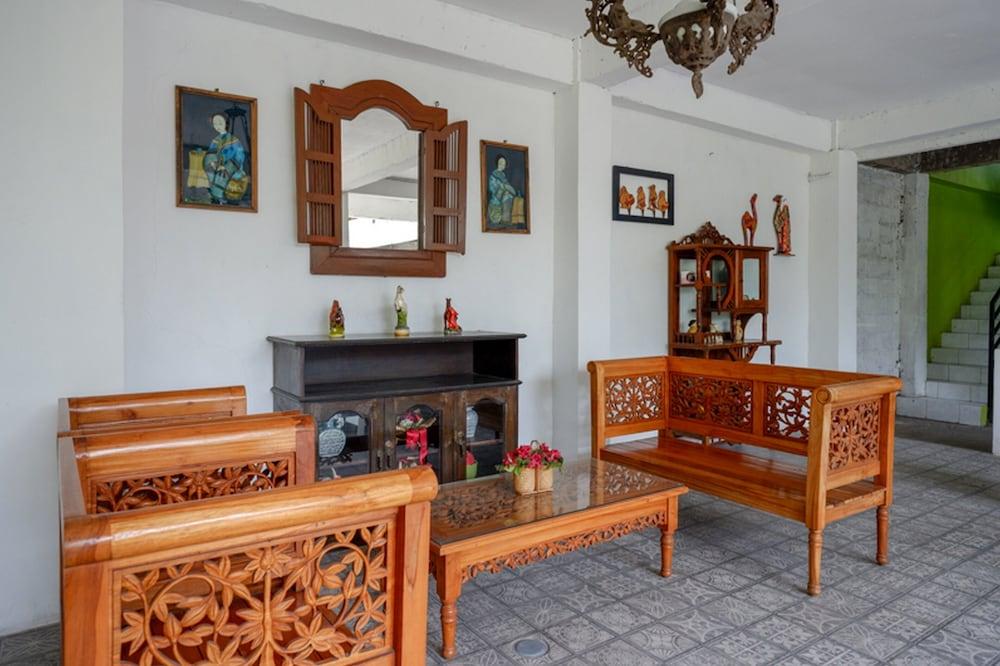 RedDoorz @ Jalan Parangtritis