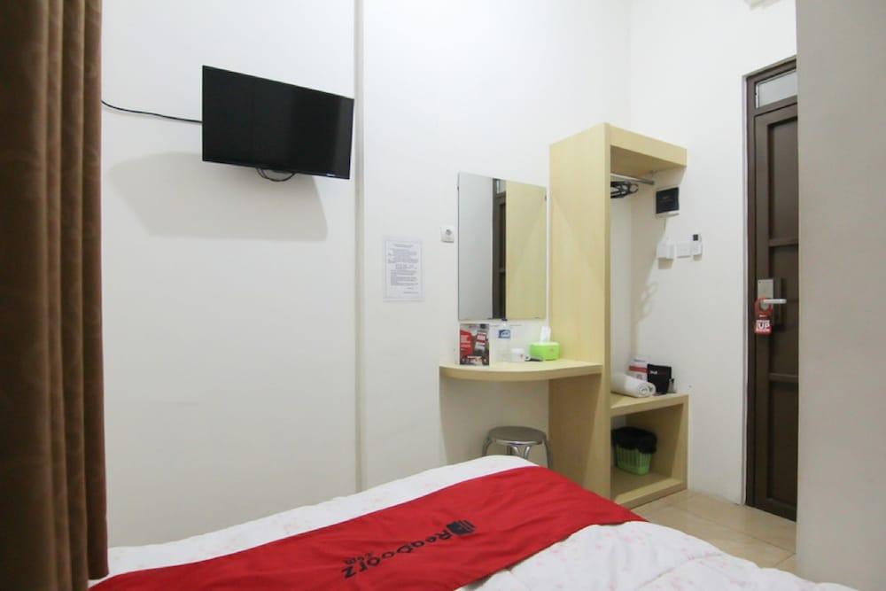 RedDoorz near Akademi Kepolisian Semarang