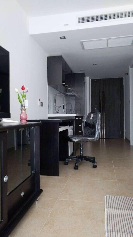 Centara Avenue Residence Building C