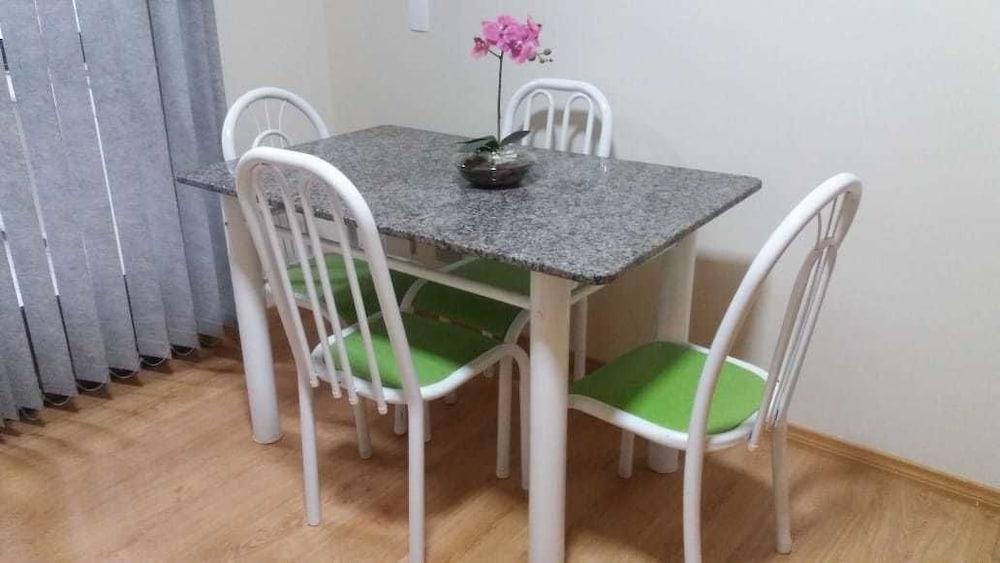 Apto Próx Shopping Mueller com Garagem