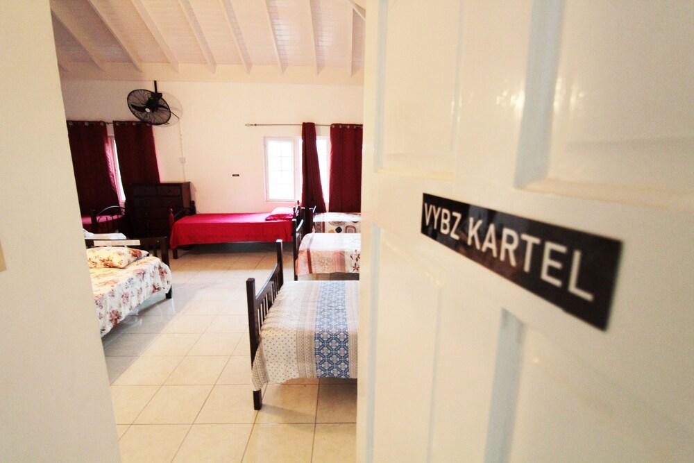 Belleh23 Kingston Creative Guesthouse