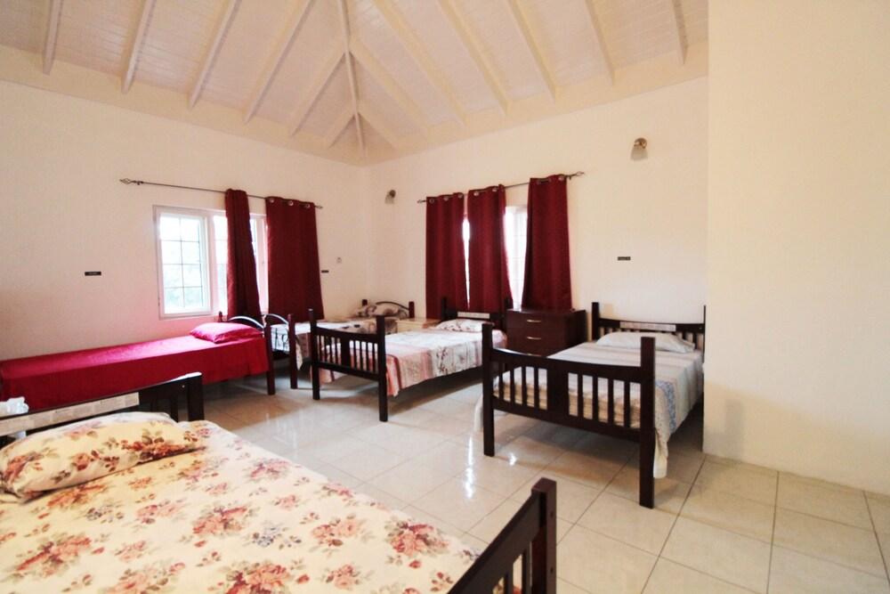 Belleh23 Kingston Creative Guesthouse