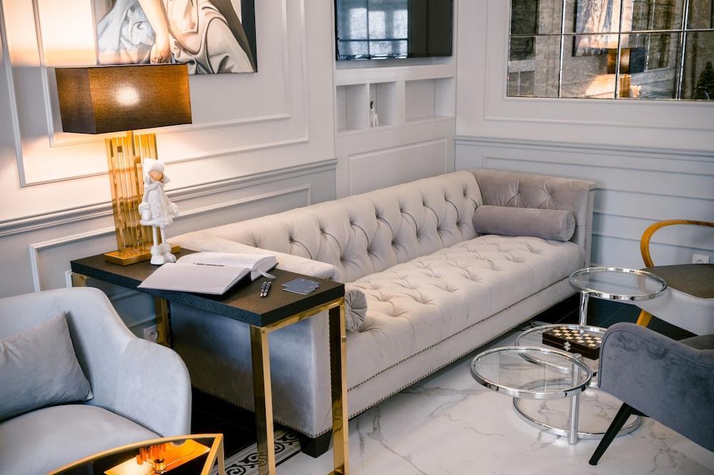 Amber Design Residence