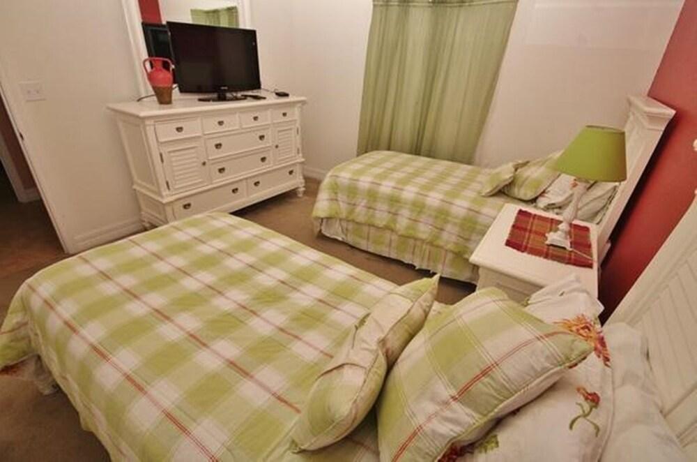 Oceanwalk 13-404 Apartment 3