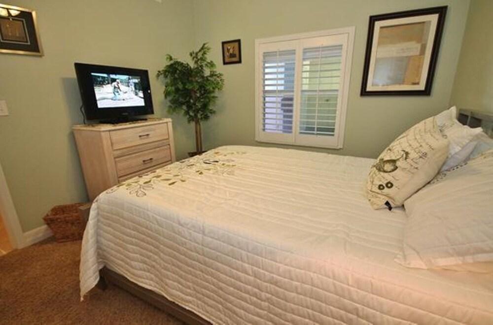 Oceanwalk 14-203 Apartment 3