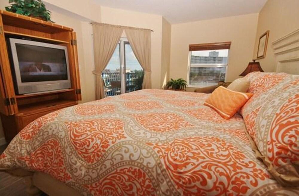 Oceanwalk 3-403 Apartment 3