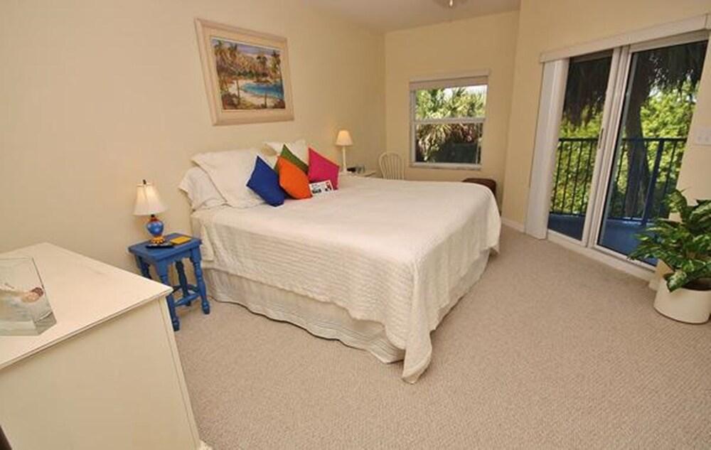 Oceanwalk 7-302 Apartment 2