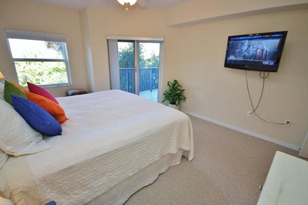 Oceanwalk 7-302 Apartment 2