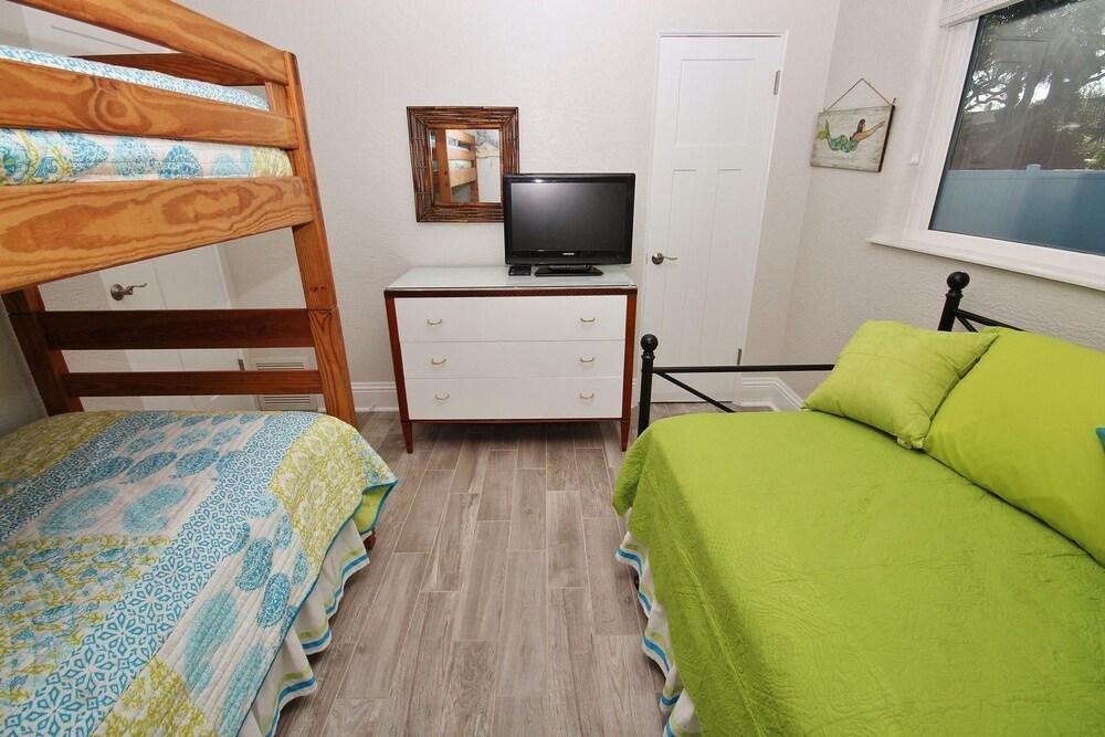 Sandy Toes on Cedar Apartment 2