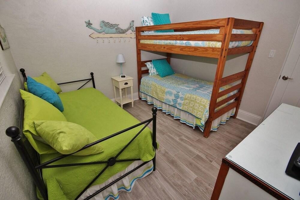 Sandy Toes on Cedar Apartment 2