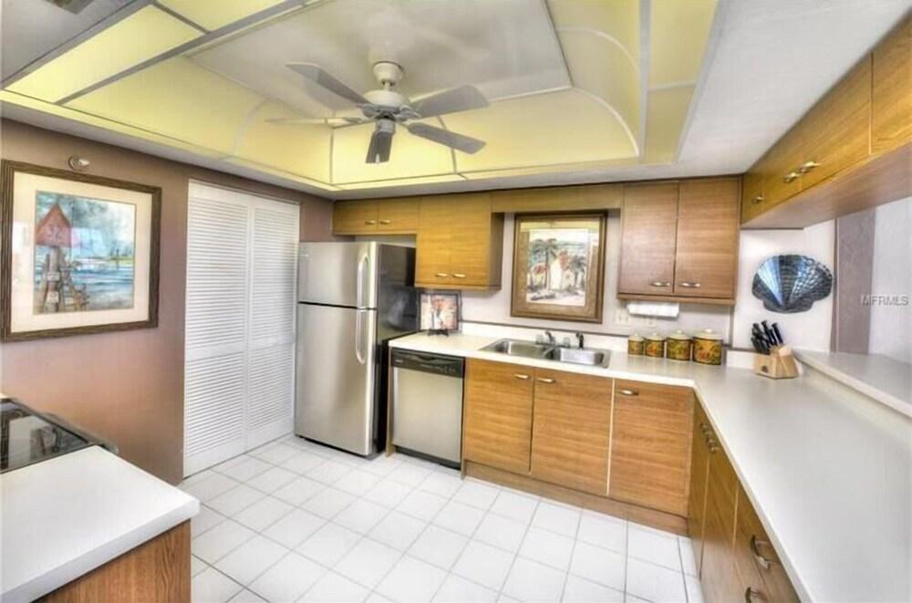 Daytona Seychelles Unit 202 Apartment 2