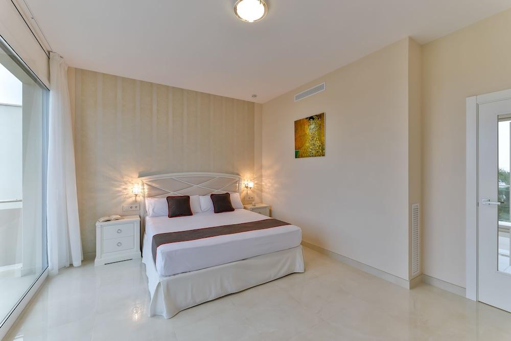 Calma Holiday Villas