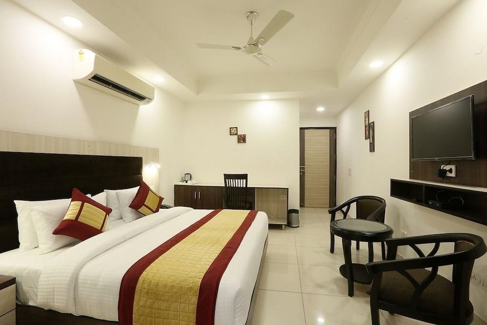 Green Lotus Residency