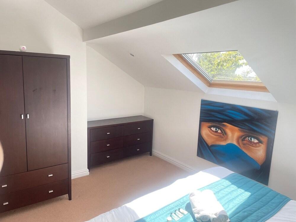 Beach House - Penthouse 3 Bed Apartment